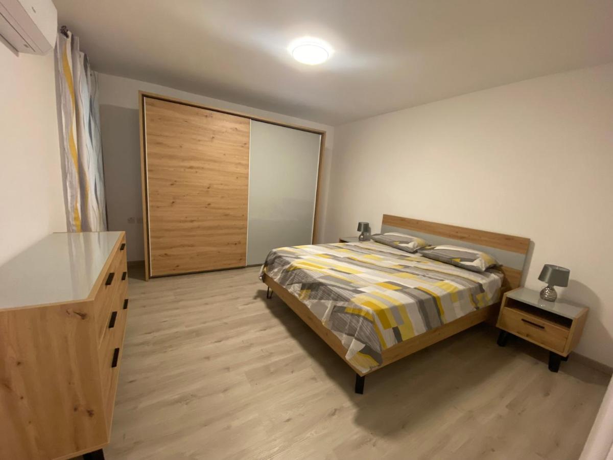 Modern Apartment With Large Outdoor Area - Sleeps 7, Close To Malta International Airport Лука Экстерьер фото
